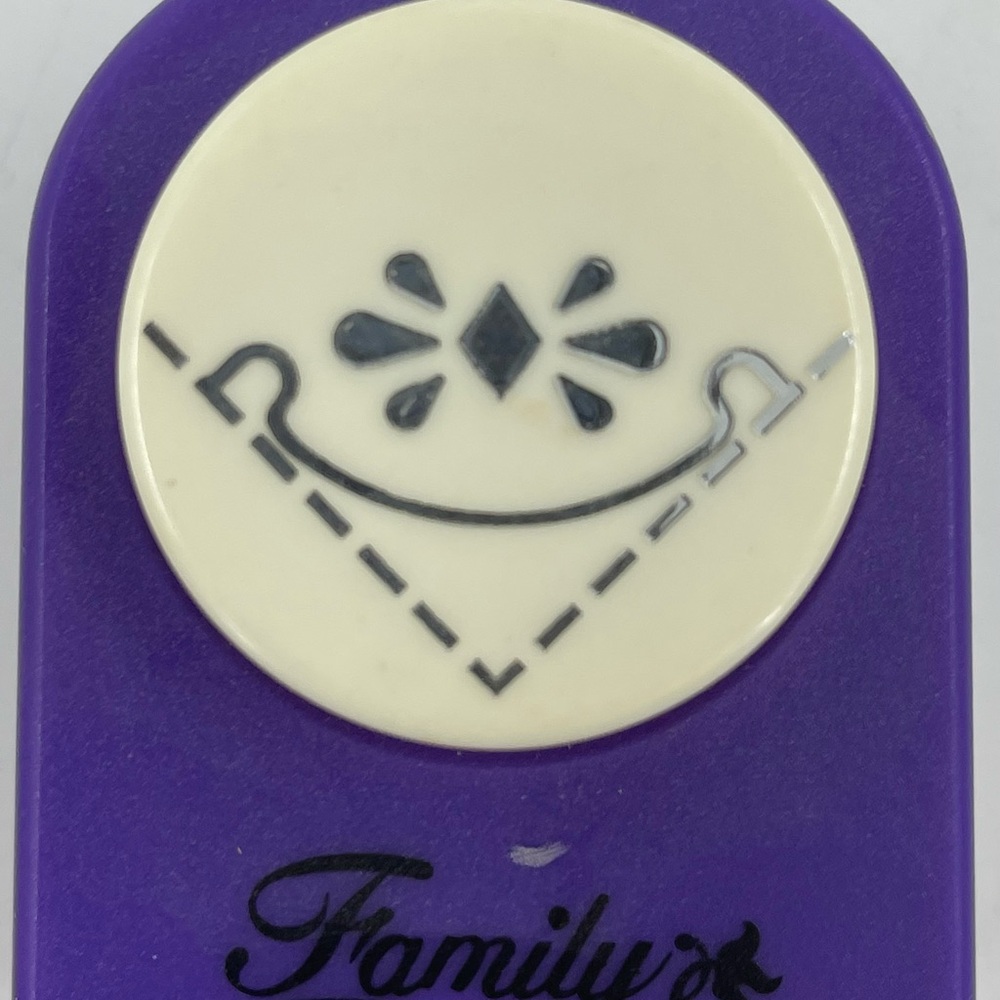 Family Treasures Lace Edge Paper Punch Scrapbooking Decorative‎ Design Purple - Picture 3 of 5
